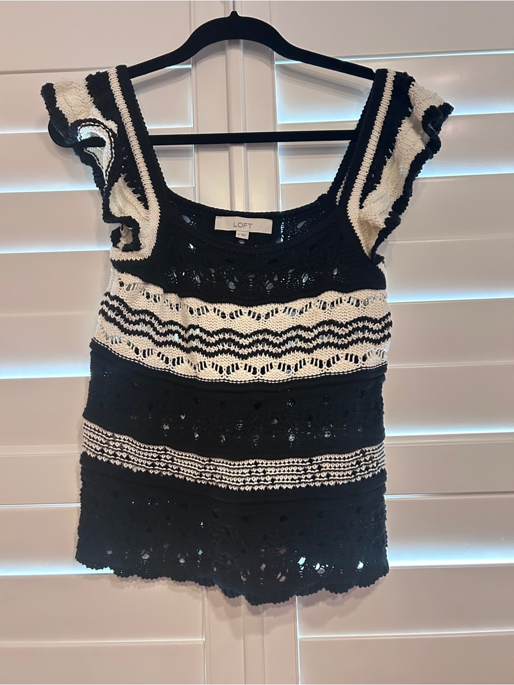 Loft Crochet Flutter Sleeve Sleeveless Top Black White Size Medium